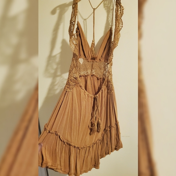 Backless dress - Picture 3 of 4